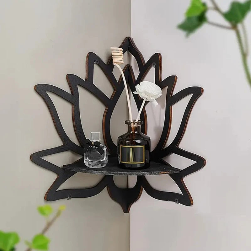 Aromahyllla i Trä med Lotusdesign